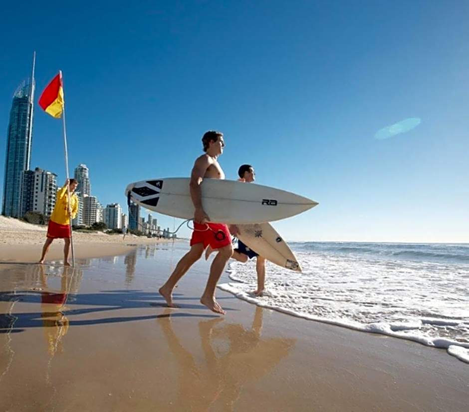 Surfers International Apartments