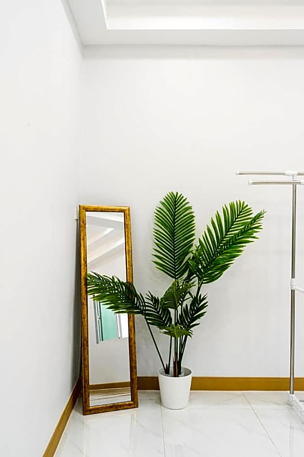 MIQ HK111-4BR Home Ratchada-Huaykwang 14PAX