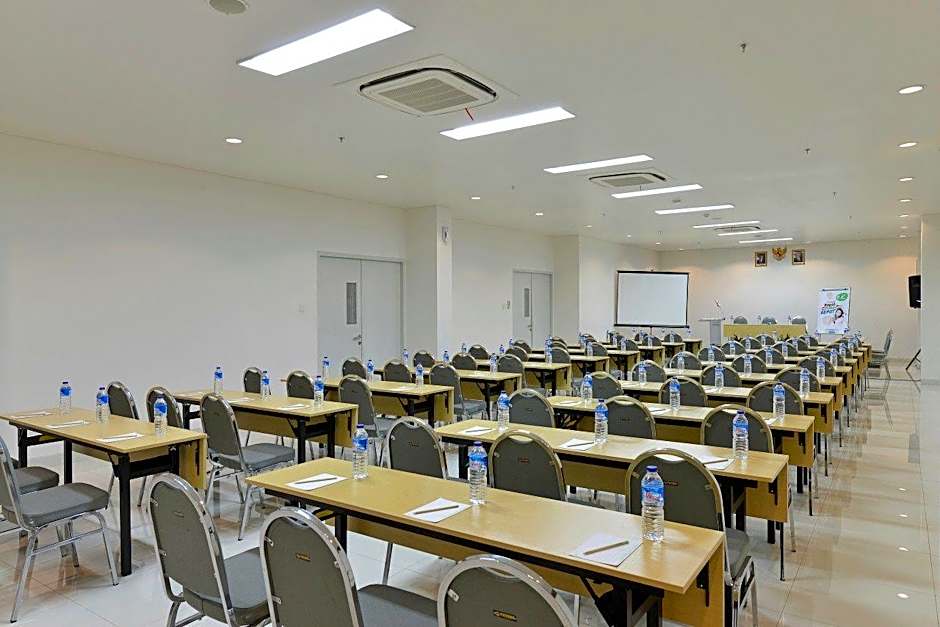 Pop Hotel Diponegoro Surabaya