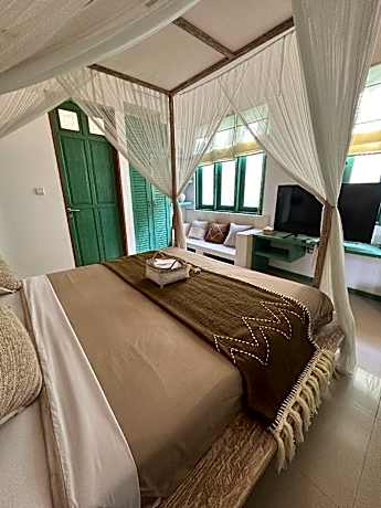 1 King Bed Suite With Jacuzzi Tub Non-Smoking