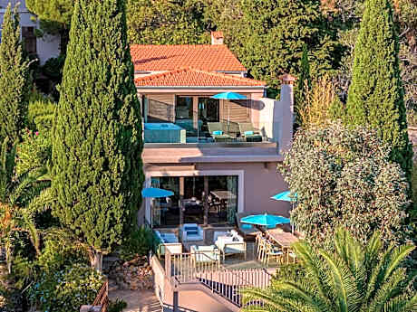 Three-Bedroom Villa with Terrace and Sea View