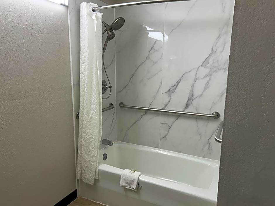 Days Inn by Wyndham Hinesville Near Fort Stewart