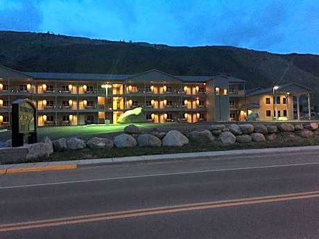 Yellowstone Big Rock Inn