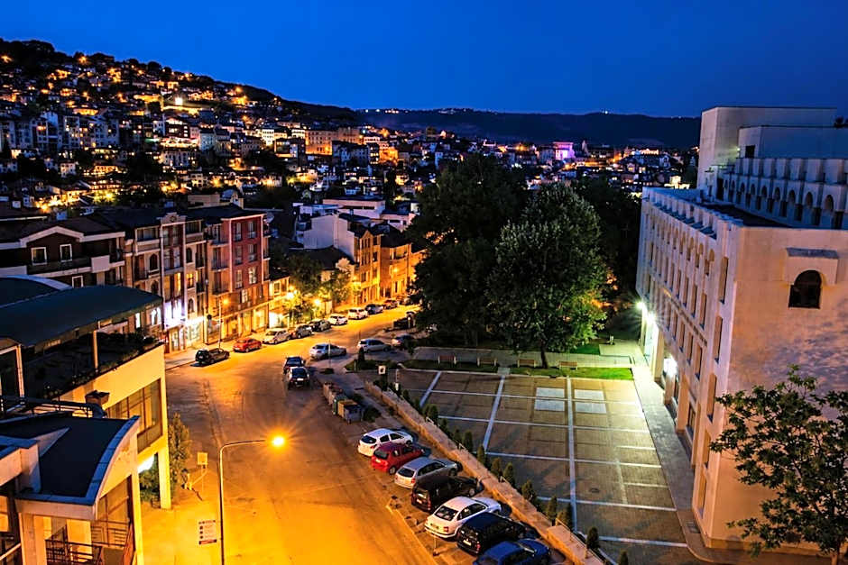 City Hotel