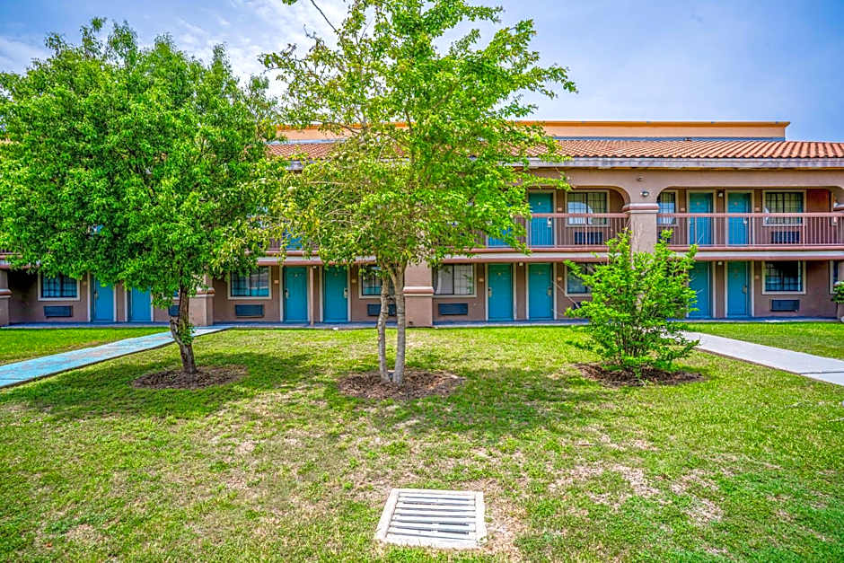 Lone Star Inn & Suites by OYO Harlingen TX