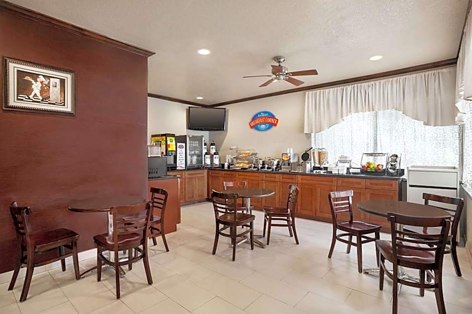 Baymont by Wyndham Clute