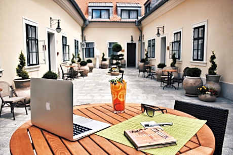 Large Double or Twin Room