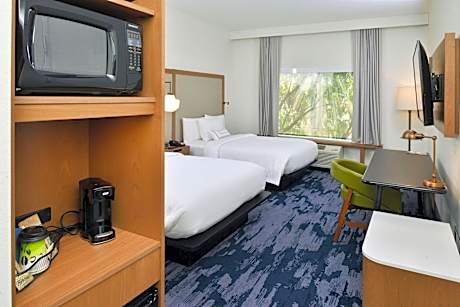 Queen Room with Two Queen Beds - Hearing Accessible