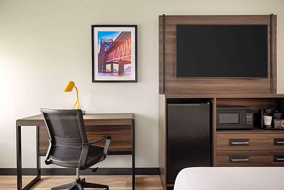 La Quinta Inn & Suites by Wyndham Gonzales