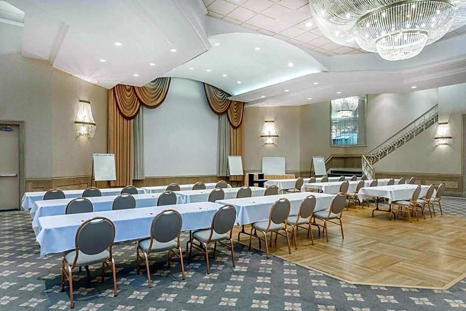 Ramada Hotel & Conference Center by Wyndham Hammond