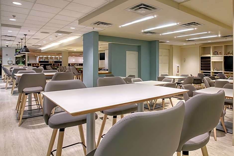 Holiday Inn & Suites Atlanta Airport North By IHG