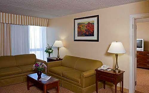 Mcm ElegantA© Hotel & Suites