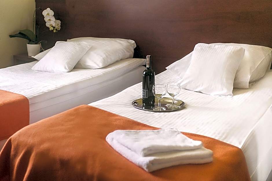 Vinci Hotel Airport