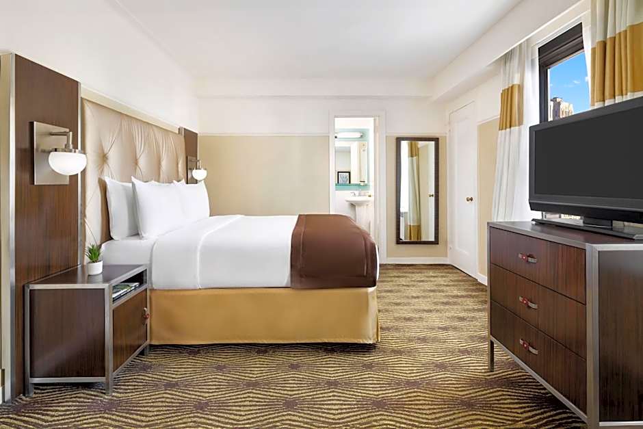  The New Yorker Hotel