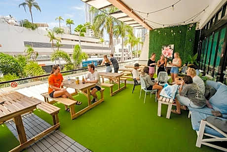 Tequila Sunrise Hostel Surfers Paradise