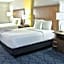 La Quinta Inn & Suites by Wyndham NE Long Beach/Cypress