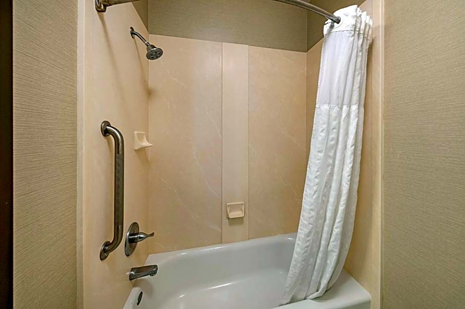 THE ATRIUM HOTEL - SFO AIRPORT FREE! - Shuttle Bus - Parking - WIFI