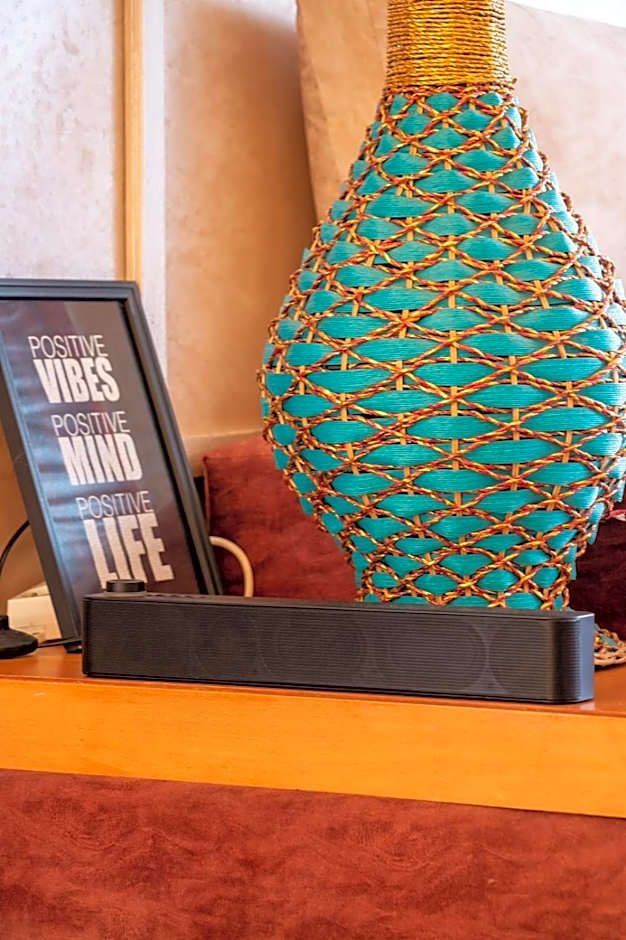 2BR Sunset Pool Beach 6 min Parking & WiFi