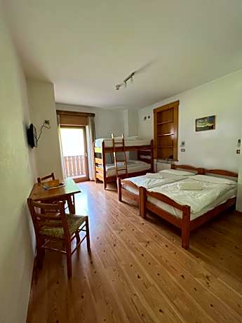 Classic Quadruple Room