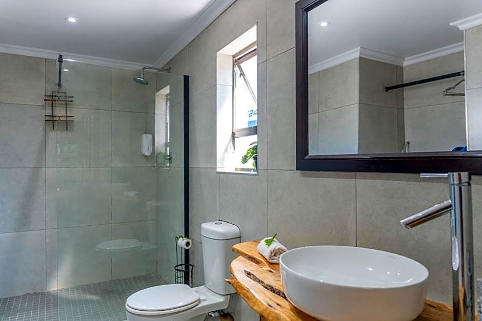 Tidewaters River Lodge