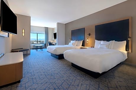 Queen Suite with Sofa Bed - Hearing Accessible