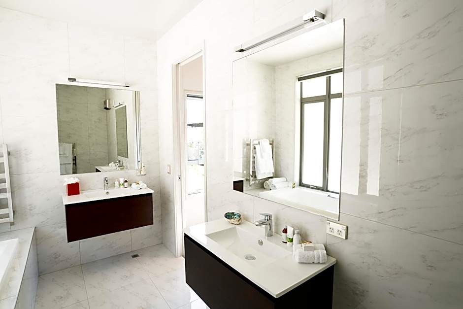 The Rees Hotel & Luxury Apartments