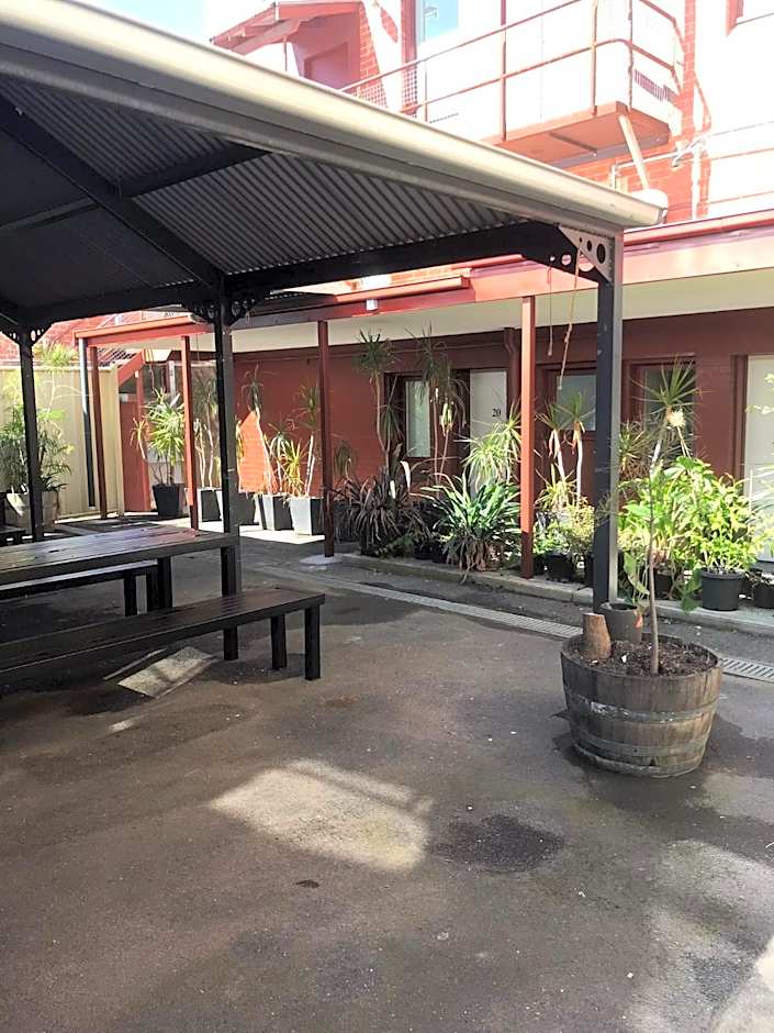 CROWN CENTRAL BUSINESS DISTRICT Motel