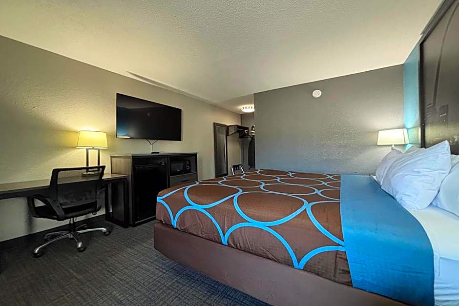 Photo 1 of 7 of 1 King Bed, Accessible