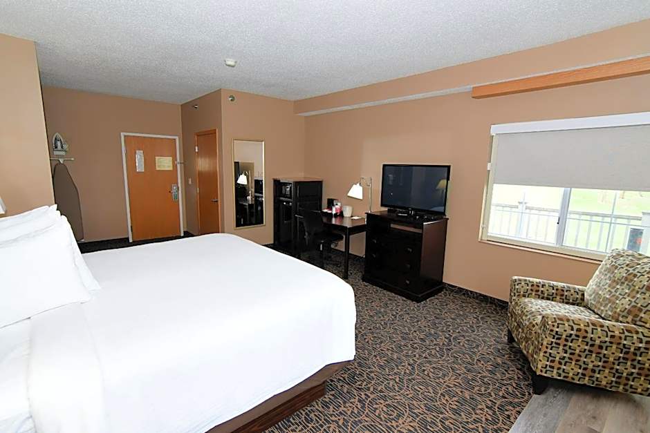 Cobblestone Inn & Suites - Denison | Majestic Hills