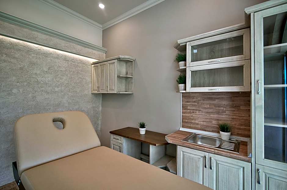 Sunny Castle Hotel - All Inclusive, Beach and Free parking