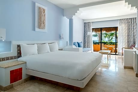Junior Suite Ocean Front Beach Access Single Use