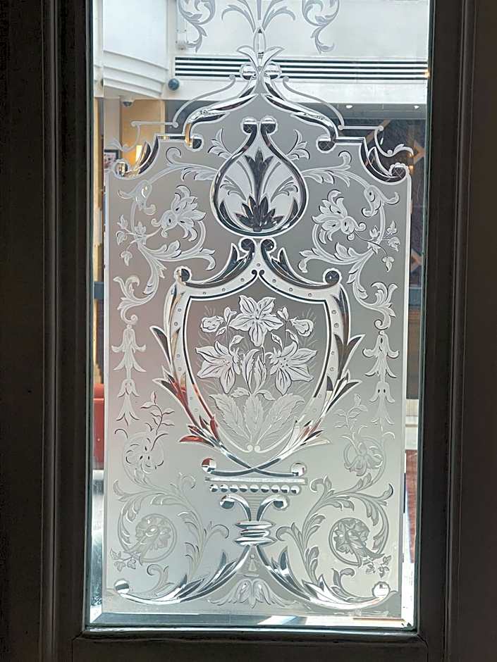 Clayton Crown Hotel London