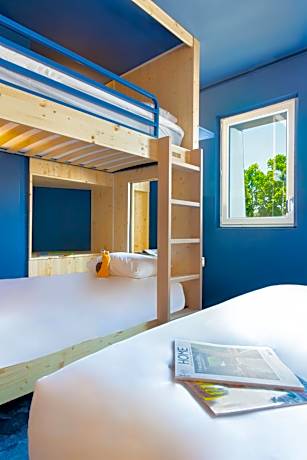 Family Room with One Double Bed, Two Single Beds and One Sofa Bed