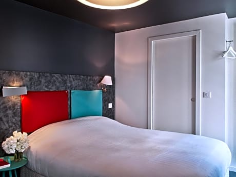 DOUBLE ROOM