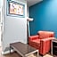 Econo Lodge Inn & Suites