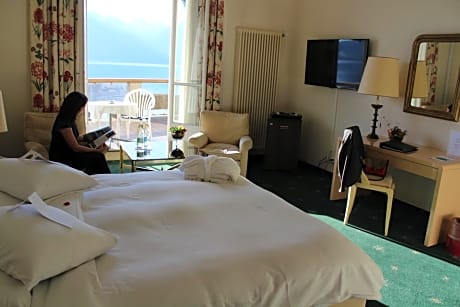 Standard Double Room with Balcony and Lake View