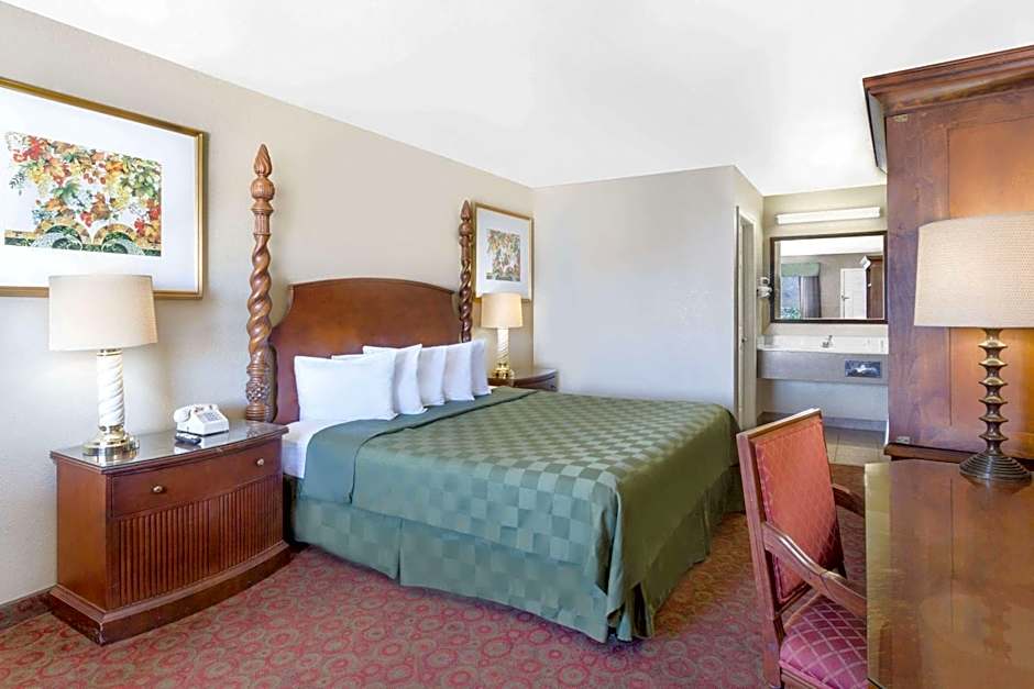 Days Inn by Wyndham Kingman East