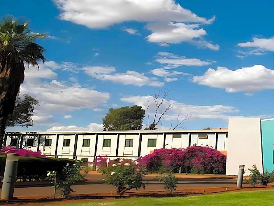 Seasons Hotel Newman