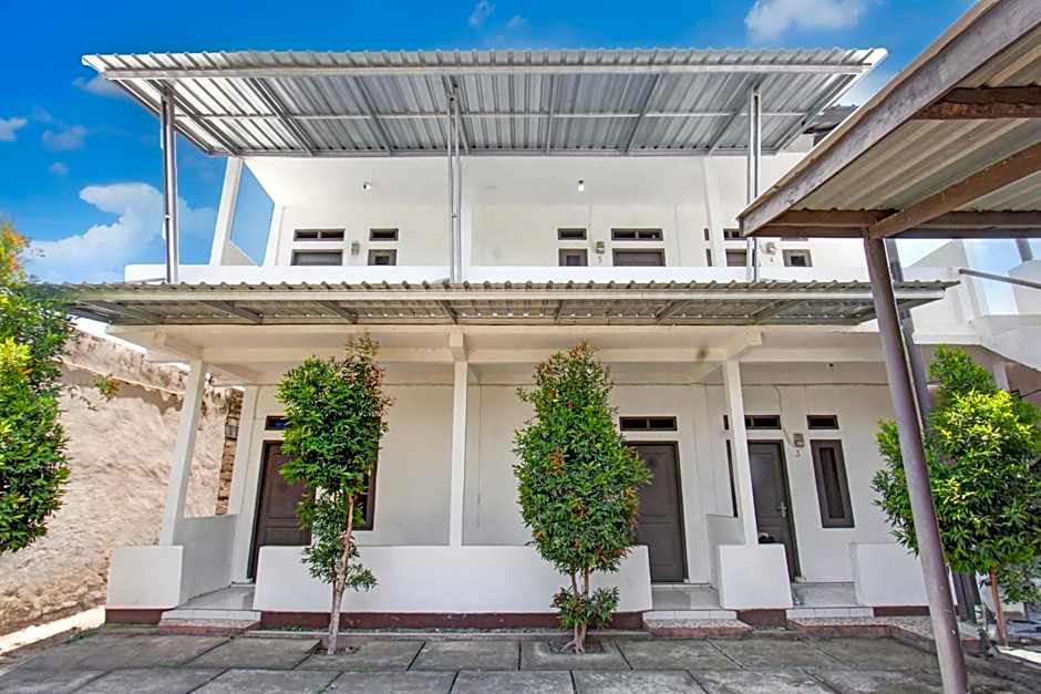 OYO Life 93154 White Kos Jenggala