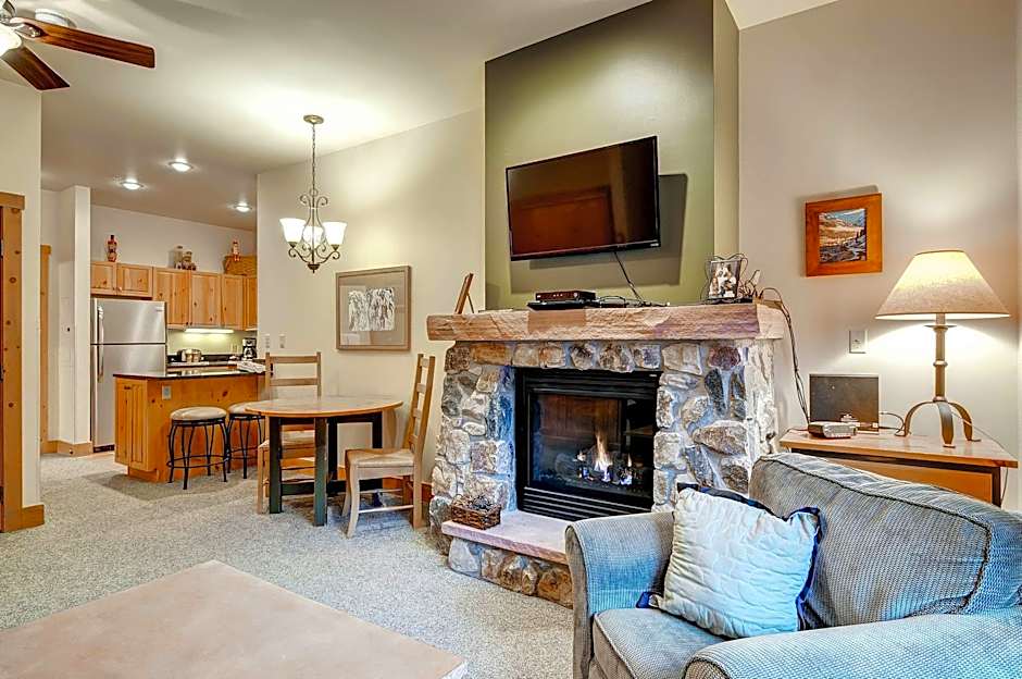 Photo 1 of 7 of Studio Condo