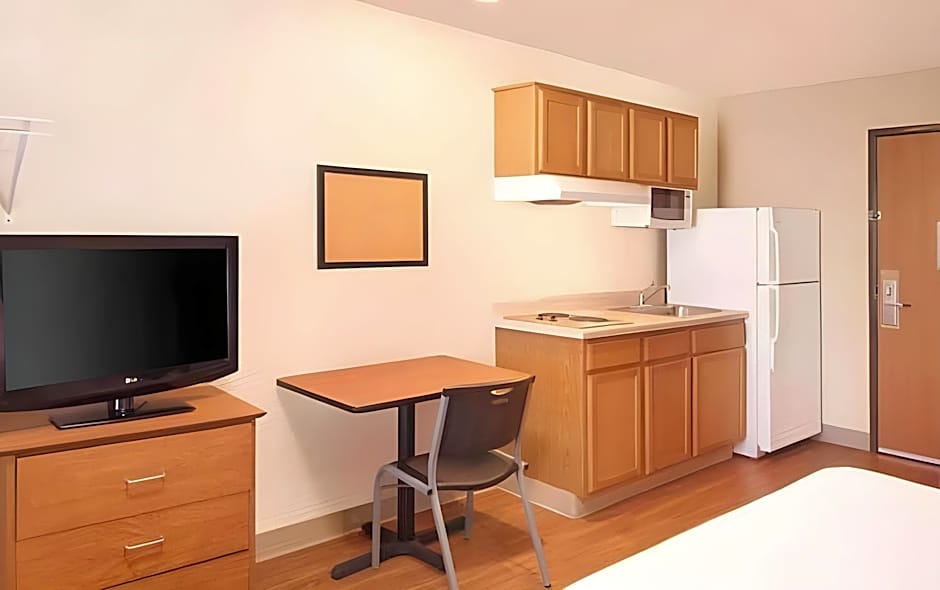WoodSpring Suites Springfield