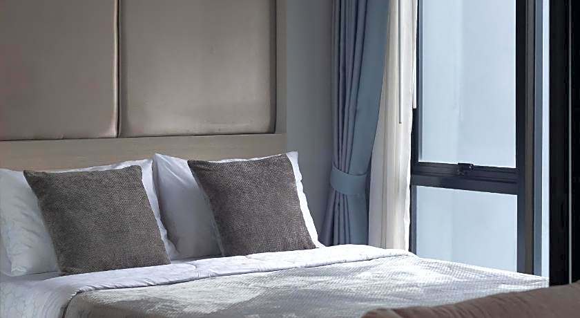 6th Avenue Surin Beach