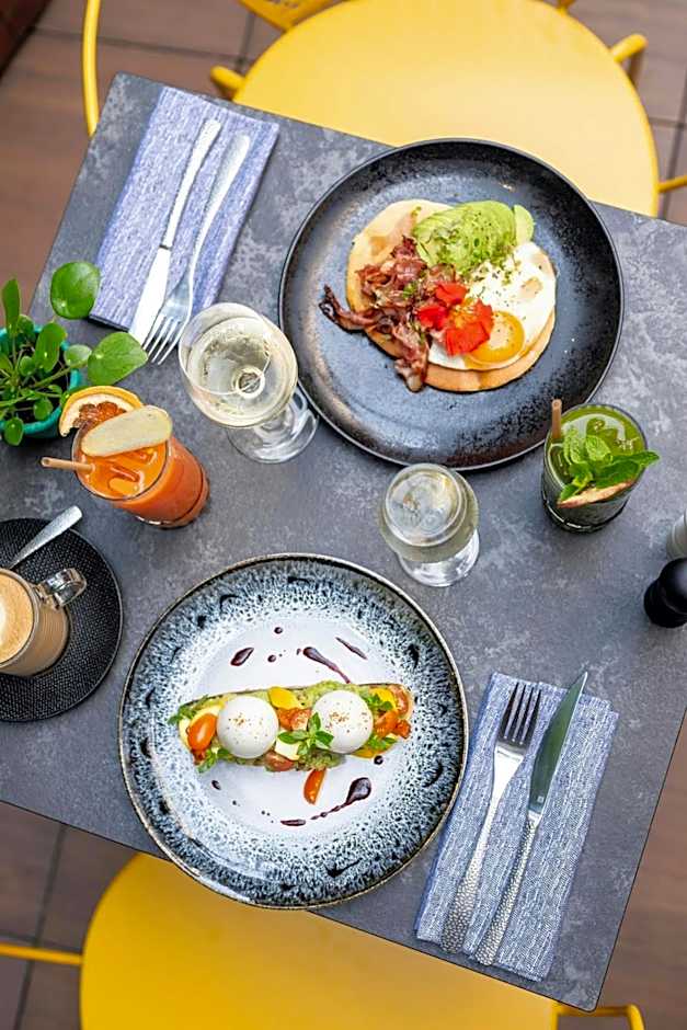 Renaissance by Marriott Paris Republique Hotel