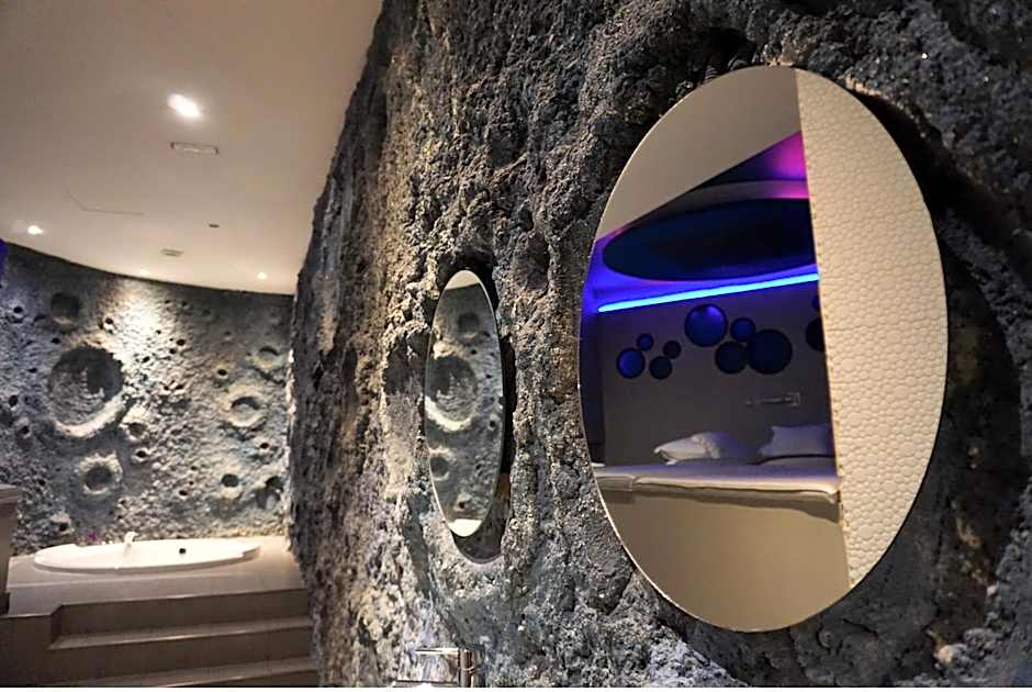 V Hotel