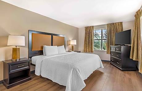 1 Bedroom Suite King Non-Smoking