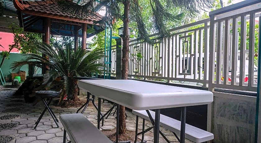 RedDoorz Syariah near RS Mitra Siaga