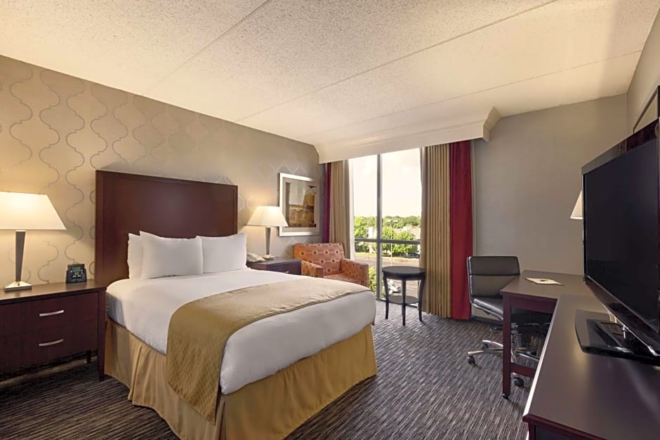 DoubleTree By Hilton Hotel Detroit-Dearborn