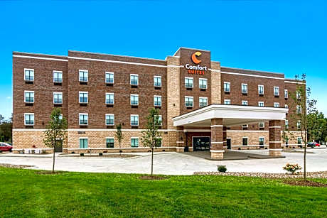 Comfort Suites Wooster near University Campus