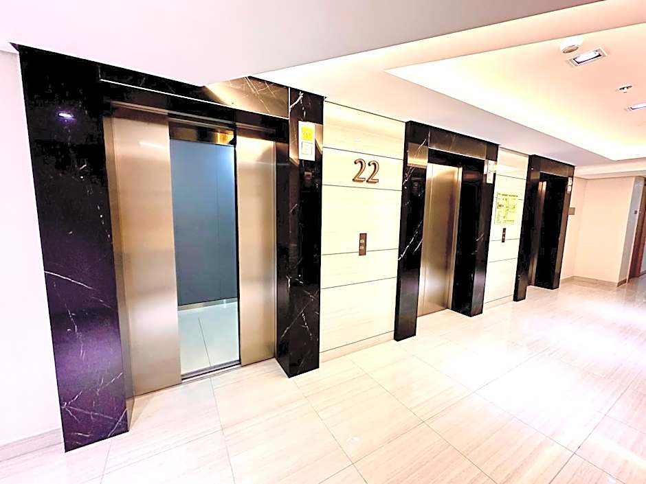 High Rise Condo with Balcony, Pool, Grand Lobby, and Sky Garden 22F