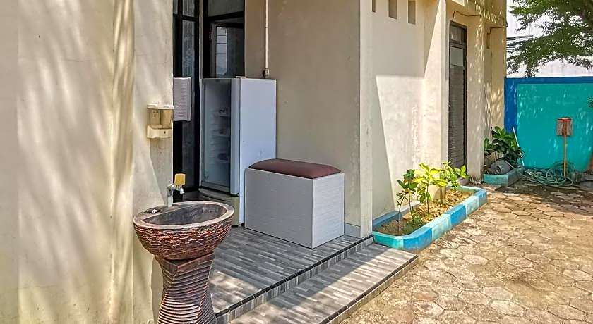 RedDoorz near Pantai Pancer Door Pacitan